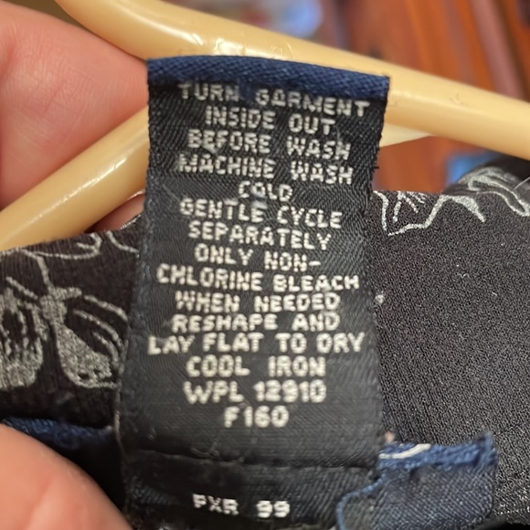 EUC Venezia Black & Gray Floral Button-Down Half-Sleeve Blouse, Size 18/20 - Picture 7 of 7